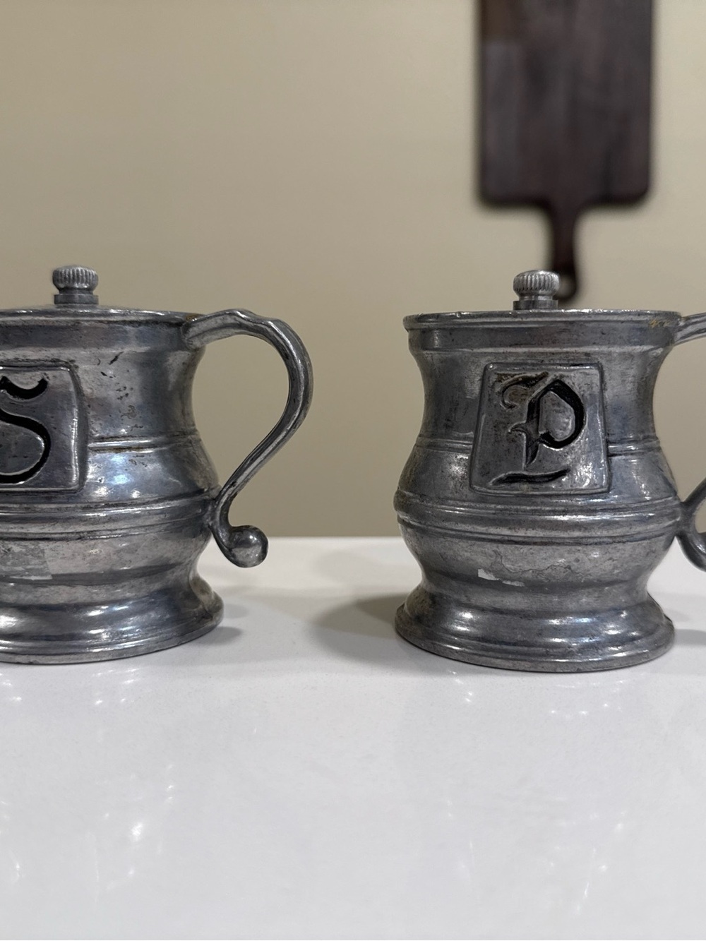 Antique-Style Pewter salt and pepper Set - Silver Finish